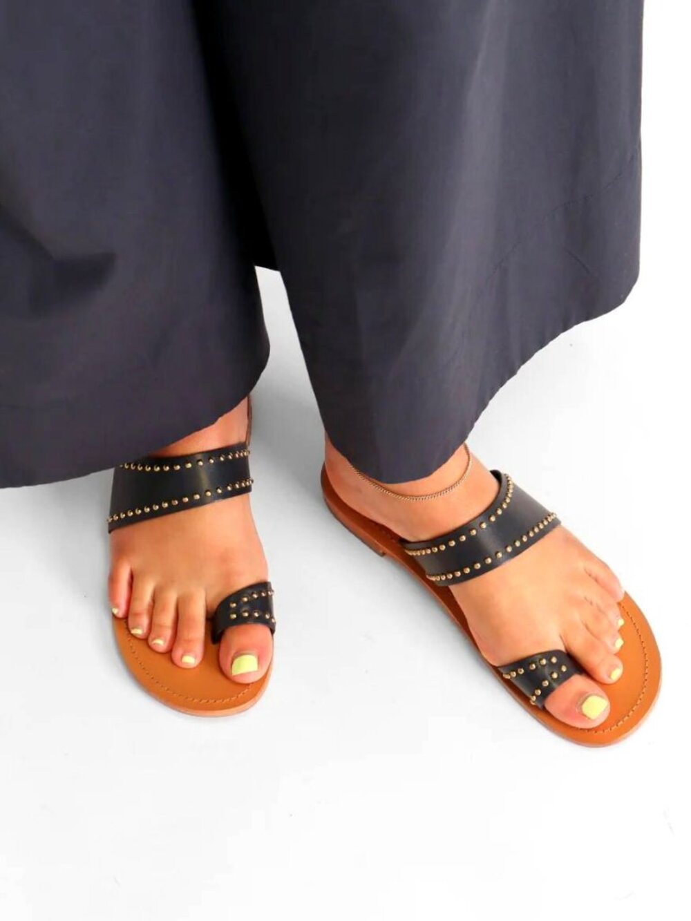FREE PEOPLE Amelie Flat Toe Ring Sandals Size 7 Black Studded Leather NEW
